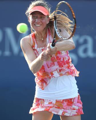 US Open 2013, USTA Billie Jean King National Tennis Center, Flushing Meadows, New York, ITF Grand Slam Tennis Tournament . Mona Barthel (GER), Aktion,Einzelbild,Halbkoerper,Hochformat