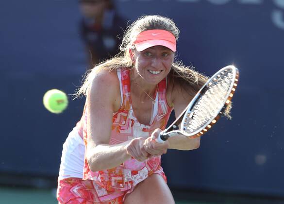 US Open 2013, USTA Billie Jean King National Tennis Center, Flushing Meadows, New York, ITF Grand Slam Tennis Tournament . Mona Barthel (GER), Aktion,Einzelbild,Halbkoerper,Querformat