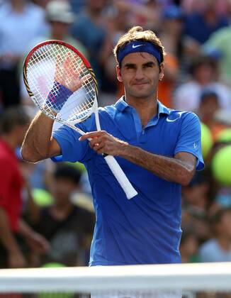 US Open 2013, USTA Billie Jean King National Tennis Center, Flushing Meadows, New York, ITF Grand Slam Tennis Tournament . Roger Federer (SUI) bedankt sich beim Publikum nach seinem Sieg,Einzelbild, Halbkoerper,Hochformat