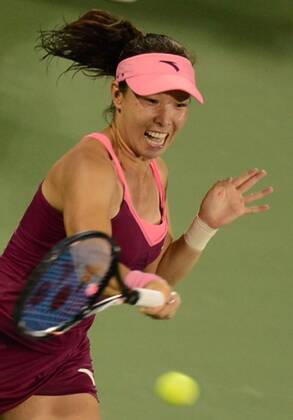 China s Zheng Jie hits a return during the women s singles second round match at the U.S. Open tennis championships in New York, Aug. 28, 2013. (Xinhua Wang Lei) (SP) - 