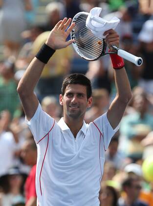 US Open 2013, USTA Billie Jean King National Tennis Center, Flushing Meadows, New York, ITF Grand Slam Tennis Tournament . Novak Djokovic (SRB) bedankt sich beim Publikum nach seinem Sieg, Jubel,Freude,Emotion,Einzelbild,Halbkoerper,Hochformat