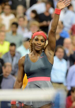 NEW YORK, Sept. 3, 2013 (Xinhua) -- Serena Williams of the United States greets the spectators after the women s singles quarterfinal at the 2013 US Open tennis championships in New York, the United States, on Sept. 3, 2013. 