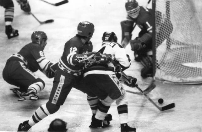 1980 Winter Olympics - Lake Placid, USA Ice Hockey - USA vs USSR. The ice hockey match that set the USA on its way to winning the gold medal. 22 February 1980, Olympia, Olympiade, Olympische Spiele  UnitedArchives00907506