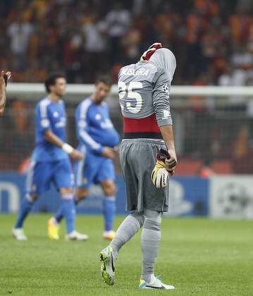 Champions League match played between Real Madrid and Galatasaray Istanbul. In this picture, Fernando Muslera at the end of the match. xBEATRIZxGUZMANx