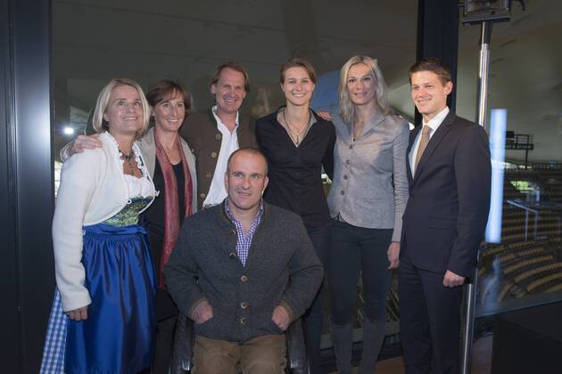 DOSB Tagung zur Olympiabewerbung der Olympischen Winterspiele und Paralympics 2022, Coubertin, Olympiapark, München. 30.09.2013 Im Bild: Verena Bentele, Marina Kiehl, Markus Wasmeier, Britta Heidemann, Maria Höfl-Riesch, vorne: Martin Braxenthaler Â
