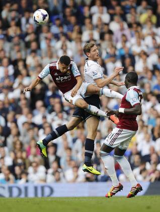 Tottenham s Jan Vertonghen tussles with West Ham s Ravel Morrison Tottenham Hotspur - West Ham United - Premier League - White Hart Lane - London - England -06 10 2013 - xDavidxKleinx EDITORIAL USE ONLY. No use with unauthorised audio, video, data, fixture lists, club league logos or live services. Online in-match use limited to 120 images, no video emulation. No use in betting, games or single club league player publications.