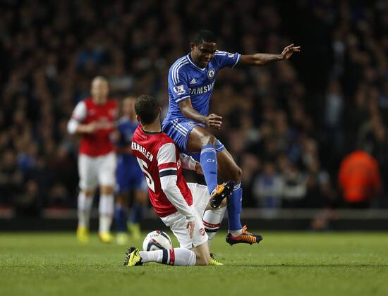 Arsenal s Thomas Vermaelen tussles with Chelsea s Samuel Eto o Arsenal v Chelsea - Capital One Cup Fourth Round - The Emirates - London - England -29 10 2013 - Pic David Klein Sportimage EDITORIAL USE ONLY. No use with unauthorised audio, video, data, fixture lists, club league logos or live services. Online in-match use limited to 120 images, no video emulation. No use in betting, games or single club league player publications.