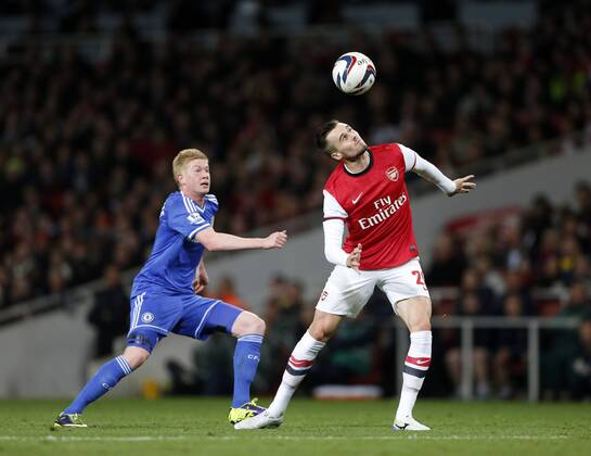 Arsenal s Carl Jenkinson tussles with Chelsea s Kevin De Bruyne Arsenal v Chelsea - Capital One Cup Fourth Round - The Emirates - London - England -29 10 2013 - Pic David Klein Sportimage EDITORIAL USE ONLY. No use with unauthorised audio, video, data, fixture lists, club league logos or live services. Online in-match use limited to 120 images, no video emulation. No use in betting, games or single club league player publications.