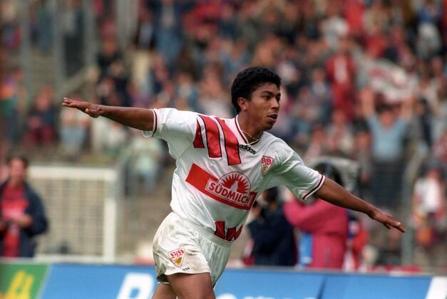 VfB Stuttgart - Borussia Mönchengladbach: Giovane Elber (Stuttgart) beim Torjubel