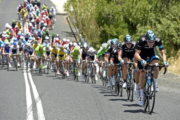 Luke ROWE ( WAL-GBR Team SKY Procycling ) attackiert und erhöht das Tempo im Peloton - Rennszene - Querformat - quer - horizontal - Event Veranstaltung: Santos Tour Down Under 2014 - Stage1 1.Etappe: Nuriootpa - Angaston 135.0 km - Location Ort: Australien - Australia - Oceania - Ozeanien - Date Datum: 21.01.2014 - PUBLICATIONxONLYxGERxAUTxSWI