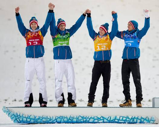 17.02.2014, RusSki Gorki Jumping Center, Krasnaya Polyana, RUS, Sochi Sotschi Sotschi 2014, Skisprung Herren Mannschaftsbewerb, Flower Ceremonie, im Bild Silbermedaillen Gewinner, Team Oesterreich v.l.n.r. Michael Hayboeck, Thomas Morgenstern, Thomas Diethart, Gregor Schlierenzauer silver Medalist team Austria f.l.t.r. Michael Hayboeck, Thomas Morgenstern, Thomas Diethart, Gregor Schlierenzauer during Flower Ceremony of the Men s Skijumping Team Competition of the Olympic Winter Games Sochi Sotschi Sotschi 2014 at the RusSki Gorki Jumping Center in Krasnaya Polyana, Russia on 2014 02 17., EP_gro E