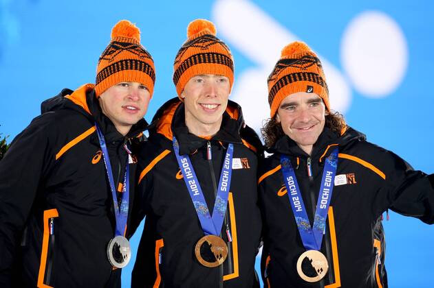 OLYMPIA - Olympische Spiele 2014 SOTSCHI,RUSSLAND,19.FEB.14 - DIVERS, OLYMPIA, EISCHNELLLAUF - Olympische Winterspiele Sotschi 2014, 10000m der Herren, Siegerehrung, Medaillenvergabe am Medal Plaza. Bild zeigt Sven Kramer, Jorrit Bergsma und Bob de Jong (NED). Keywords: Medaille. 