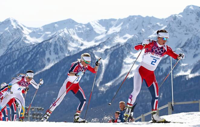 ITAR-TASS: SOCHI, RUSSIA. FEBRUARY 22, 2014. Norway s Marit Bjoergen and Kristin Stoermer Steira (R-L) compete in the women s cross-country skiing 30km mass start free event at the 22nd Winter Olympic Games in Sochi, at the Laura Ski Center.  Aufmacher premiumd RE13A9BF