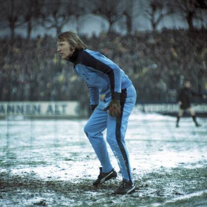 Spiel auf Schneeboden, Spielszene, Torwart Wolfgang Kleff (MG), Fussball, Bundesliga 1975 1976, MSV Duisburg gegen Borussia Moenchengladbach 2:3 Fussball, Bundesliga, 1975 1976, Wedaustadion, MSV Duisburg gegen Borussia Moenchengladbach 2:3, Spiel auf Schneeboden, Spielszene, Torwart Wolfgang Kleff (MG), football, Bundesliga, 1975 1976, Wedau Stadium, MSV Duisburg versus Borussia Moenchengladbach 2:3, snow-covered pitch, scene of the match, keeper Wolfgang Kleff (MG)