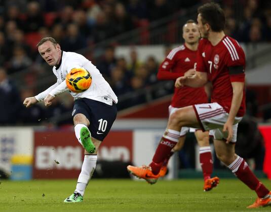 (140306) -- LONDON, March 6, 2014 (Xinhua) -- Wayne Rooney(L) of England shoots during an international friendly soccer match between England and Denmark at Wembley Stadium in London, Britain on March 5, 2014. England won 1-0.(Xinhua Wang Lili) (SP)BRITAIN-LONDON-SOCCER-INTERNATIONAL FRIENDLY-ENG VS DEN 