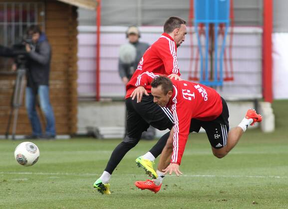 19.03.2014,FC Bayern Training, Saebenerstrasse,Muenchen, Fussball,Sport,im Rafinha von Franck Ribery gefoult EP_prz