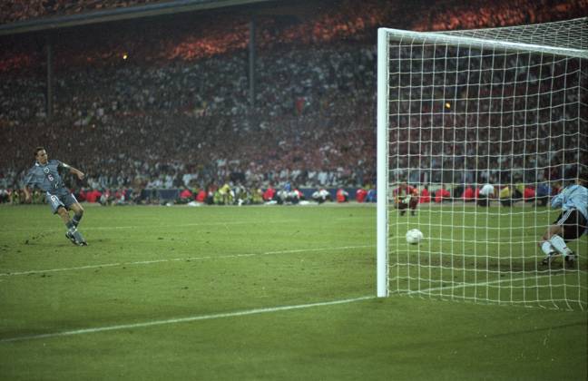 EM 96. Deutschland - England 26.6. in Wembley. 1:1 n.V. u. 6:5 n.Elfm. Gareth Southgate verschiesst Elfer gegen Torwart Andreas Köpke HM
