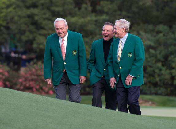 Bilder des Tages - SPORT Golf legends, left to right, Arnold Palmer, Gary Player and Jack Nicklaus walk together on the 11th green together during a practice round prior to the Masters golf tournament at Augusta National Golf Club in Augusta, George, April 8, 2014.  AUG20140408354