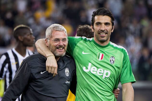 (L-R) Gianluigi Buffon, Paolo Bertelli (Juventus), MAY 5, 2014 - Football Soccer : Athletic Coach Paolo Bertelli and Gianluigi Buffon of Juventus celebrate winning their league title (30th Scudetto) after the Italian Serie A match between Juventus 1-0 Atalanta at Juventus Stadium in Turin, Italy. Noxthirdxpartyxsales  ( 20190785)