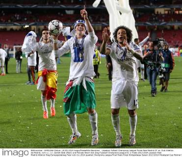 Lissabon Fußball Champions League Finale Real Madrid CF vs. Club Atletico de Madrid, vorn v.l. v.l. Gareth Bale (Real) und Marcelo feiern den Sieg