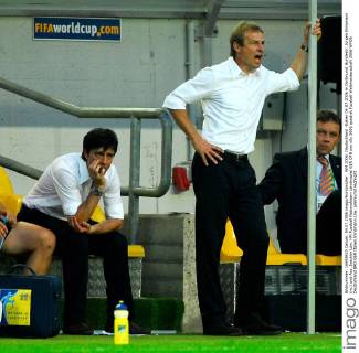 WM 2006: Deutschland -Italien 04.07.2006 in Dortmund. Bundestr. Jürgen Klinsmann (re.) und Ass. Joachim Löw. HM