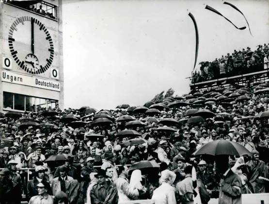 Fußball, Frauen EM 2025, Sportstätte, Stadion Wankdorf in Bern Jul. 04, 1954 - Big surprises in the world-championship of football in Switzerland: At Bern Germany became worldchampion by a sensational victory over Hungary by 3:2 goals. Photo shows The Wankdorf-stadion in Bern, where the final match took place, was filled to the last place hours before the match began. Almost 70 000 spectators waiting for the big event were convinced that the Hungarian team would easily win.  - ZUMAk09