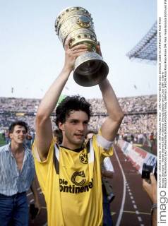 ZORC Michael Team Borussia Dortmund jubelt mit DFB Pokal DFB Pokal Finale Borussia Dortmund - Werder Bremen 1989 im Berliner Olympia Stadion am 24.Juni 1989 in Berlin 