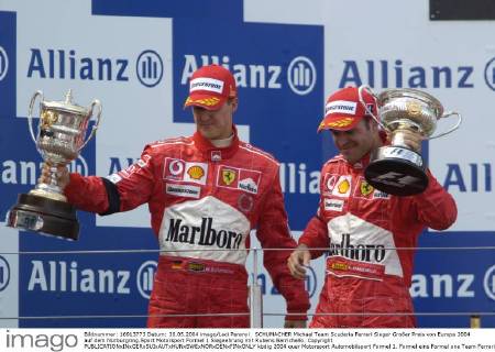 SCHUMACHER Michael Team Scuderia Ferrari Sieger Großer Preis von Europa 2004 auf dem Nürburgring.Sport Motorsport Formel 1 Siegeehrung mit Rubens Barrichello. Copyright