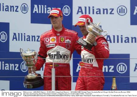 SCHUMACHER Michael Team Scuderia Ferrari Sieger Großer Preis von Europa 2004 auf dem Nürburgring.Sport Motorsport Formel 1 Siegeehrung mit Rubens Barrichello. Copyright