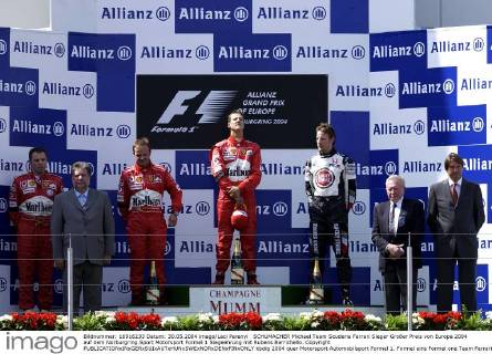 SCHUMACHER Michael Team Scuderia Ferrari Sieger Großer Preis von Europa 2004 auf dem Nürburgring.Sport Motorsport Formel 1 Siegeehrung mit Rubens Barrichello. Copyright