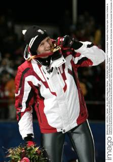 MORGENSTERN Thomas AUT Olympiasieger Siegeehrung Skispringen Grosse Schanze in Pragelato Olympische Winterspiele 2006 in Turin Skispringen individual Großschanze Jubel 