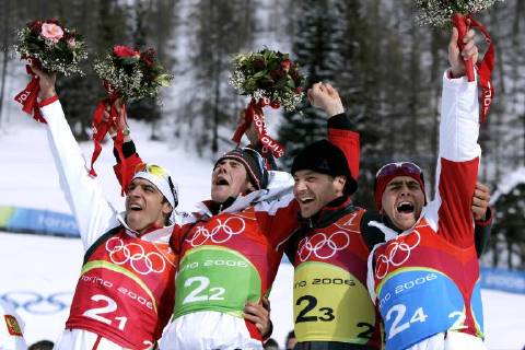 GREIS Michael, FISCHER Sven, ROESCH Michael und GROSS Ricco Olympiasieger in der Staffel Biathlon Staffel der Maenner 4 x 7,5km in Cesana am 21.02.2006 Olympische Winterspiele 2006 in Turin Italien 