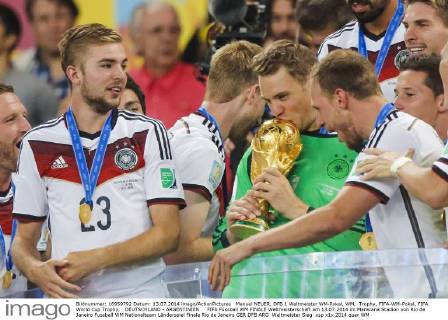Manuel NEUER, DFB 1 Weltmeister WM-Pokal, WM, Trophy, FIFA-WM-Pokal, FIFA World Cup Trophy, DEUTSCHLAND - ARGENTINIEN FIFA Fussball WM FINALE Weltmeisterschaft am 13.07.2014 im Maracana Stadion von Rio de Janeiro