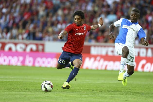 Ryan Mendes (Lille) vs Nathan Sinkala (Grasshopper Zurich) FOOTBALL : OSC Lille vs Grasshopper Club Zürich - Champions League, third qualifying round - 05 08 2014 GwendolineLeGoff
