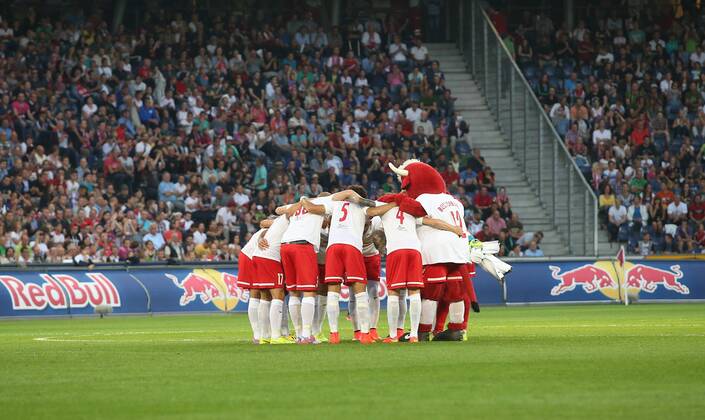 SOCCER - CL, RBS vs Qarabag SALZBURG,AUSTRIA,06.AUG.14 - SOCCER - UEFA Champions League, qualifying, Red Bull Salzburg vs Qarabag Agdam FK. Image shows the team of RBS with the mascot Bullidibumm.