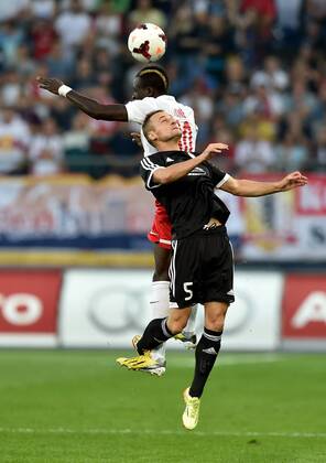 SOCCER - CL, RBS vs Qarabag SALZBURG,AUSTRIA,06.AUG.14 - SOCCER - UEFA Champions League, qualifying, Red Bull Salzburg vs Qarabag Agdam FK. Image shows Sadio Mane (RBS) and Maksim Medvedev (Qarabag).