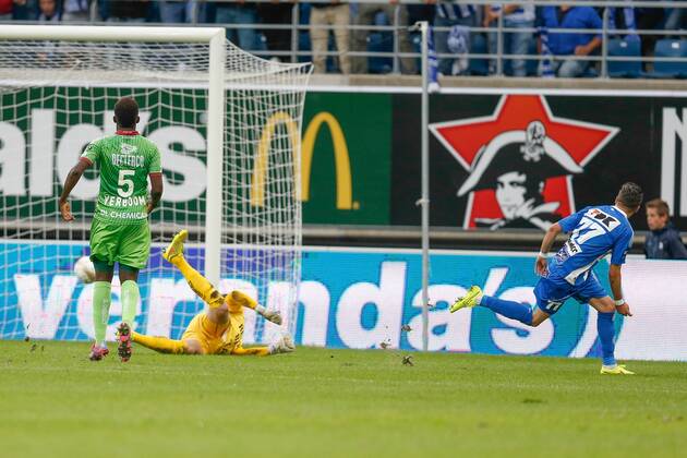 20140817 - GENT, BELGIUM: Gent s Danijel Milicevic (R) scores a goal during the Jupiler Pro League match between KAA Gent and Zulte Waregem, in Gent, Sunday 17 August 2014, on day 4 of the Belgian soccer championship. BRUNOxFAHY  04280103