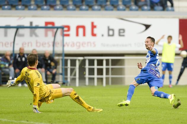 20140817 - GENT, BELGIUM: Gent s Danijel Milicevic (R) celebrates after scoring during the Jupiler Pro League match between KAA Gent and Zulte Waregem, in Gent, Sunday 17 August 2014, on day 4 of the Belgian soccer championship. LAURIExDIEFFEMBACQ  04280160