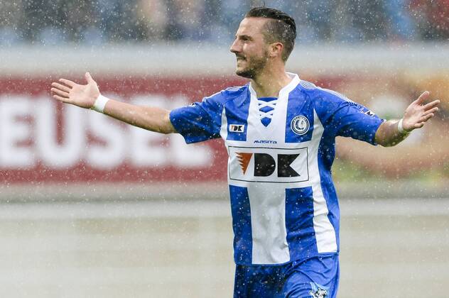 20140817 - GENT, BELGIUM: Gent s Danijel Milicevic celebrates after scoring during the Jupiler Pro League match between KAA Gent and Zulte Waregem, in Gent, Sunday 17 August 2014, on day 4 of the Belgian soccer championship. LAURIExDIEFFEMBACQ  04280378