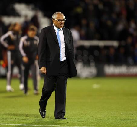 Fulham s Felix Magath looks on dejected at the final whistle as the home crowd call for his sacking - Sky Bet Championship - Fulham vs Wolverhampton Wanderers - Craven Cottage - London - England - 20th August 2014 - Picture David Klein Sportimage EDITORIAL USE ONLY. No use with unauthorised audio, video, data, fixture lists, club league logos or live services. Online in-match use limited to 120 images, no video emulation. No use in betting, games or single club league player publications.