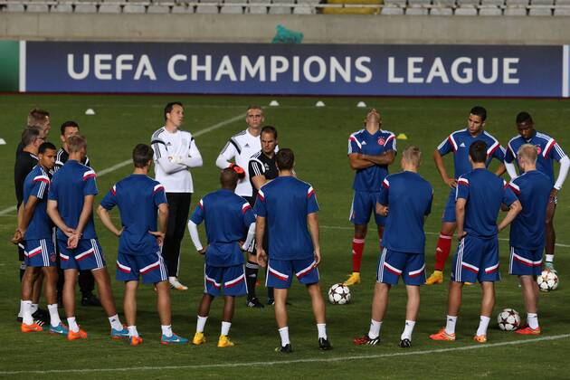 Frank de Boer with players of Ajax FC practice before the game against Apoel in Nicosia on Sep 29,2014