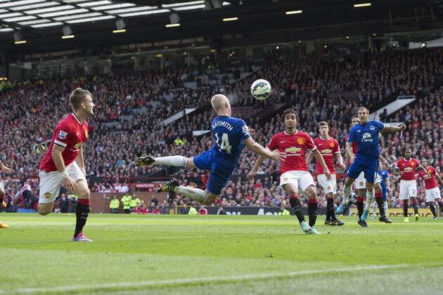 Steven Naismith of Everton scores the equalising goal - Manchester United vs. Everton - Barclay s Premier League - Old Trafford - Manchester - 04 10 2014 Pic Philip Oldham Sportimage EDITORIAL USE ONLY. No use with unauthorised audio, video, data, fixture lists, club league logos or live services. Online in-match use limited to 120 images, no video emulation. No use in betting, games or single club league player publications.