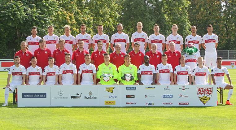 VfB Stuttgart II 15.07.2014, Fussball 3. Liga, VfB Stuttgart II, Fototermin Saison 2014 2015: Obere Reihe v.l. Markus Obernosterer, Simon Wilske, Felix Lohkemper, Fabian Eisele, Pascal Breier, Daniel Vier, Timo Baumgartl, Marco Grüttner, Benjamin Kirchhoff, Jerome Kiesewetter, Denis Zagaria. Mittlere Reihe v.l. Jürgen Kramny (Trainer), Walter Thomae (Co-Trainer), Thomas Walter (Torwart-Trainer), Matthias Schiffers (Konditions-Trainer), Kevin Fischer (Physiotherapeut), Gerhard Egger (Physiotherapeut), Jürgen Möhrle (Zeugwart), Kostas Papandrafillis (Zeugwart), Rolf Reile (Teambetreuer), Fritzle (Maskottchen). Untere Reihe v.l. Burhan Soyudogru, Marvin Sinan Büyüksakarya, Gratas Sirgedas, Timo Cecen, Steffen Lang, Kevin Müller, Kenan Mujezinovic, Erich Berko, Marvin Wanitzek, Tobias Rathgeb, Marvin Weiss, Philipp Mwene.