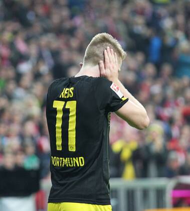Fussball, 1. BL, 1. Bundesliga, Saison 2014 2015, Herren, Deutschland, 01.11.2014 FC Bayern München - Borussia Dortmund, BVB, v.l. Aktion, Freude, jubeln, Jubel nach Tor zum 0-1, Marco Reus, Borussia Dortmund, BVB, hält sich ohren zu,