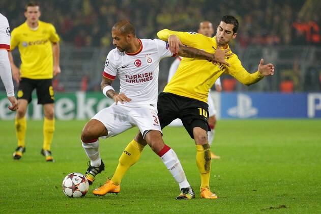Aktuell Fussball, Champions League, Borussia Dortmund - Galatasaray Istanbul 04.11.2014, xgsx, Fussball Champions League, Borussia Dortmund - Galatasaray Istanbul, v.l. Felipe Melo (Galatasaray Istanbul - 3) - Henrikh Mkhitaryan (BVB Borussia Dortmund - 10)