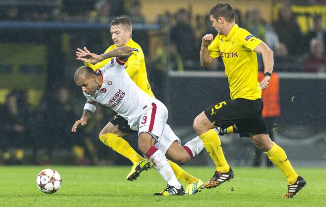 Aktuell Fussball, Champions League, Borussia Dortmund - Galatasaray Istanbul Marco Reus (BvB), Felipe Melo (Galatasaray AS), Sebastian Kehl (BvB) 04.11.2014, Dortmund, Borussia Dortmund vs. Galatasaray Istanbul Â