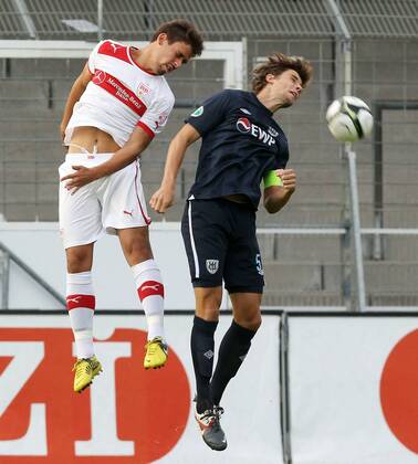 VfB Stuttgart II 29.08.2012, Fussball 3. Liga, VfB Stuttgart II- SV Babelsberg 03 (2:1): v.l. Rani Khedira (VfB Stuttgart II), Daniel Reiche (SV Babelsberg 03).