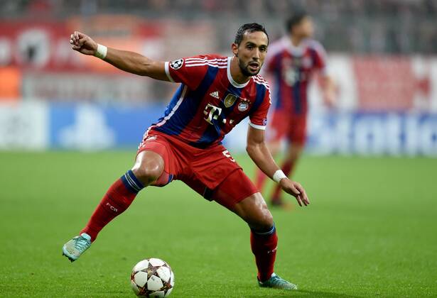 FUSSBALL CHAMPIONS LEAGUE SAISON 2014 2015 Vorrunde FC Bayern Muenchen - AS Rom 05.11.2014 Mehdi Benatia (FC Bayern Muenchen) am Ball
