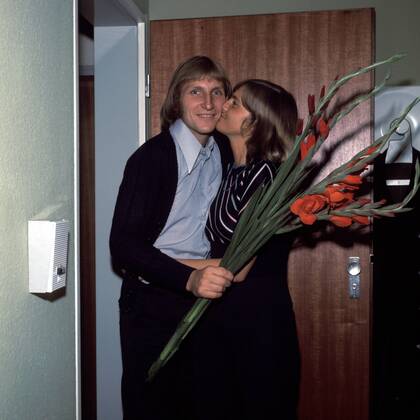 Torwart Wolfgang Kleff (BR Deutschland Borussia Mönchengladbach) mit seiner Frau Dorothee