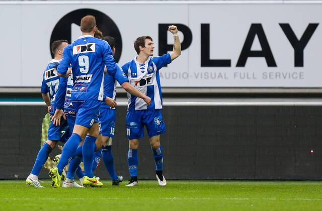 - GENT, BELGIUM: Gent s Brecht Dejaegere (2R) celebrates with his teammates after scoring during the Jupiler Pro League match between KAA Gent and Standard de Liege in Gent, Sunday 21 December 2014, on day 20 of the Belgian soccer championship. VIRGINIExLEFOUR x04526427x